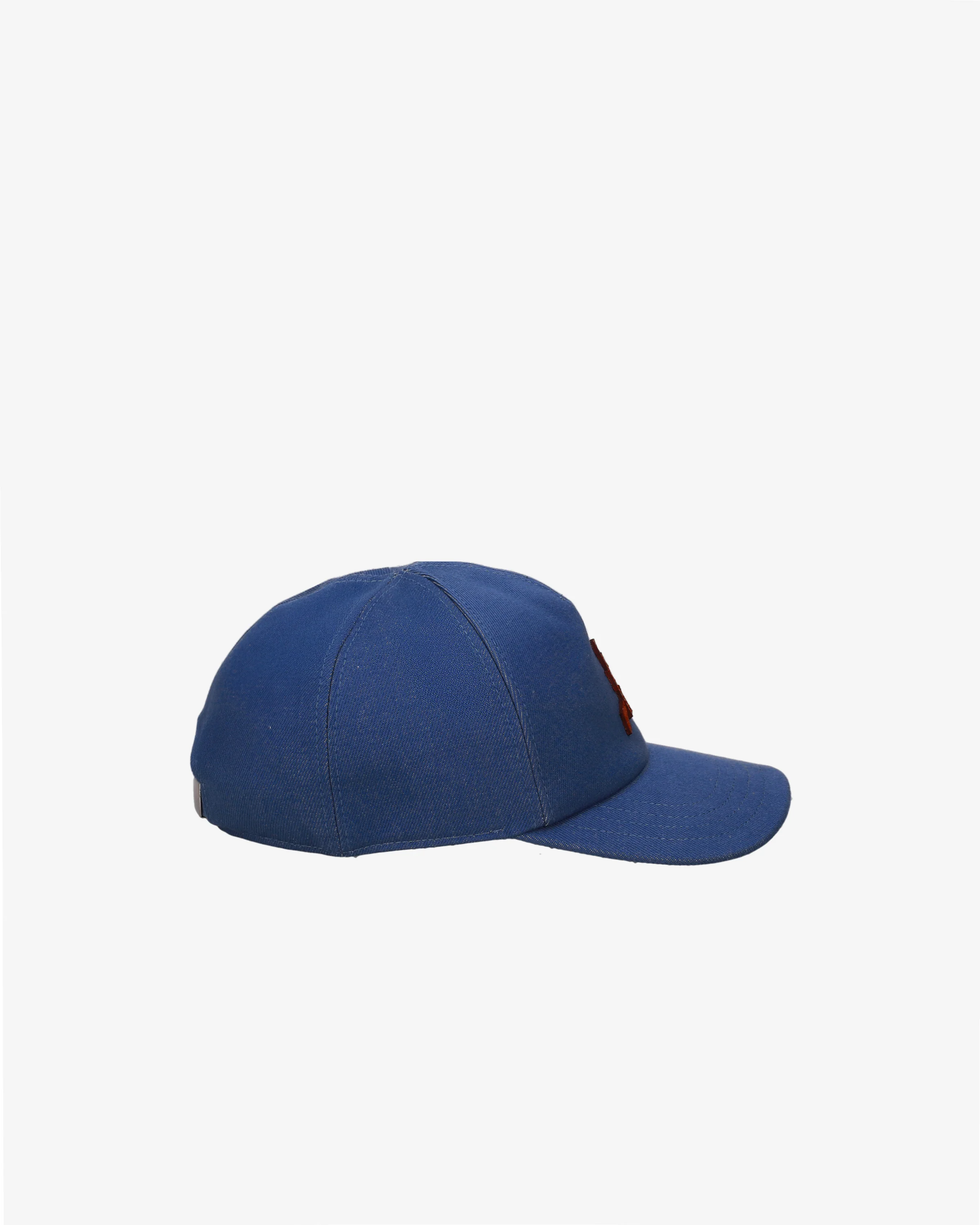 Baseball cap with leather logo - Image 3
